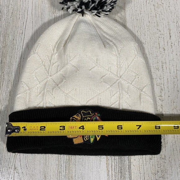 New Era Chicago Blackhawks Women's Beanie Pom Knit Snowflake Hat Cap Adult NHL - Picture 6 of 6